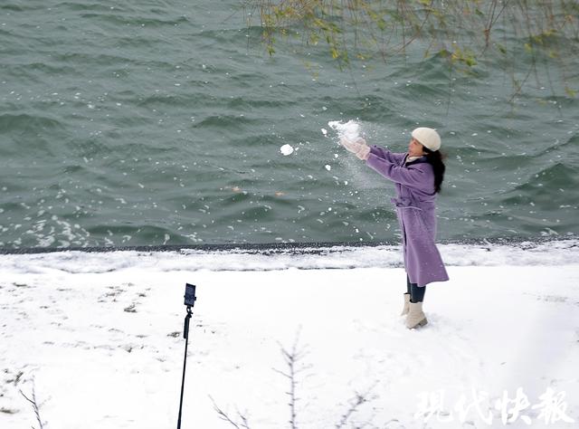 南京雪后，一不小心拍到了“地理课本封面”