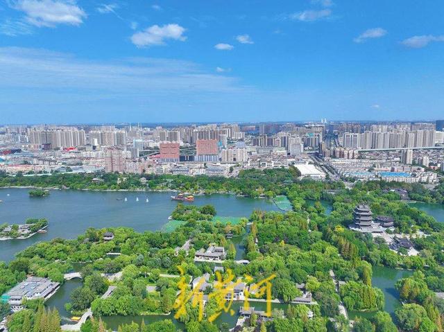 雨后初晴 济南大明湖畔画中游