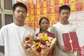 双胞胎考上一军一警！网友：“两兄弟都上交给国家！”图片