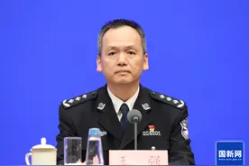 公安部：全国已累计发放自动驾驶汽车测试号牌1.6万张图片