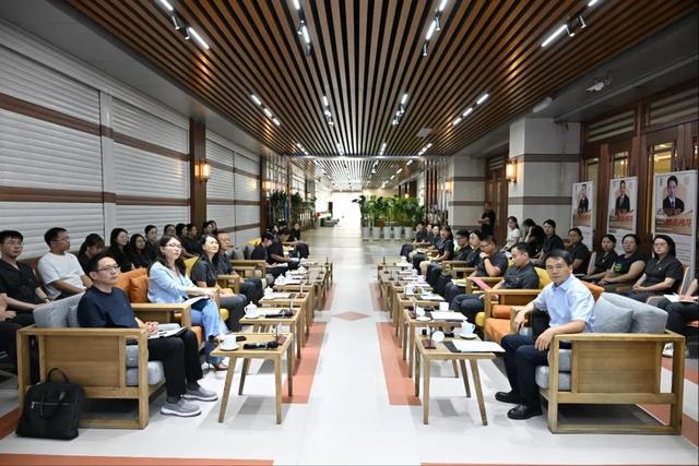 聚焦人工智能时代司法变革 共探法治创新路径：呼和浩特市法院首届理论研讨会召开