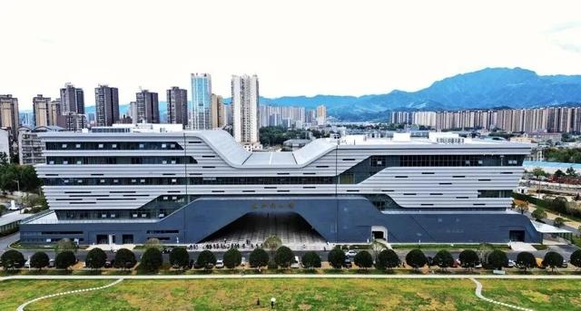 怀化市图书馆2025年国庆中秋假期开放公告