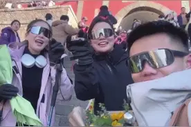 陪爬行业“香不香”？山东泰山陪爬年收入引热议 湖南陪爬还提供背小孩服务图片