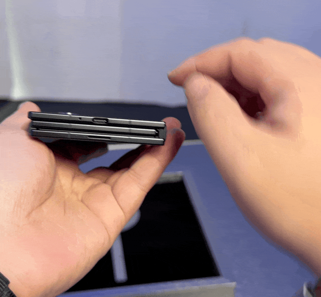 三星 Galaxy Z TriFold 真机上手：能揣兜的电脑