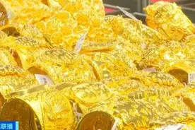 年底金饰品零售走俏！港客也北上淘金，有商户每天发走七八千件图片