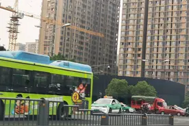 作品被抄袭用作车身广告该谁担责？原作者：希望有人给我道歉 | 云求助图片