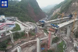 全长15.3公里 西南最长高速公路隧道大凉山1号隧道顺利贯通图片