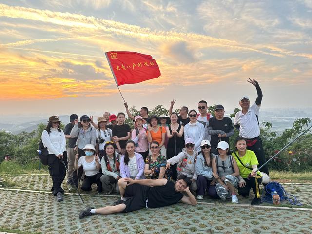 武汉江夏新添户外运动村，首日迎客上万，地铁直达还免费开放