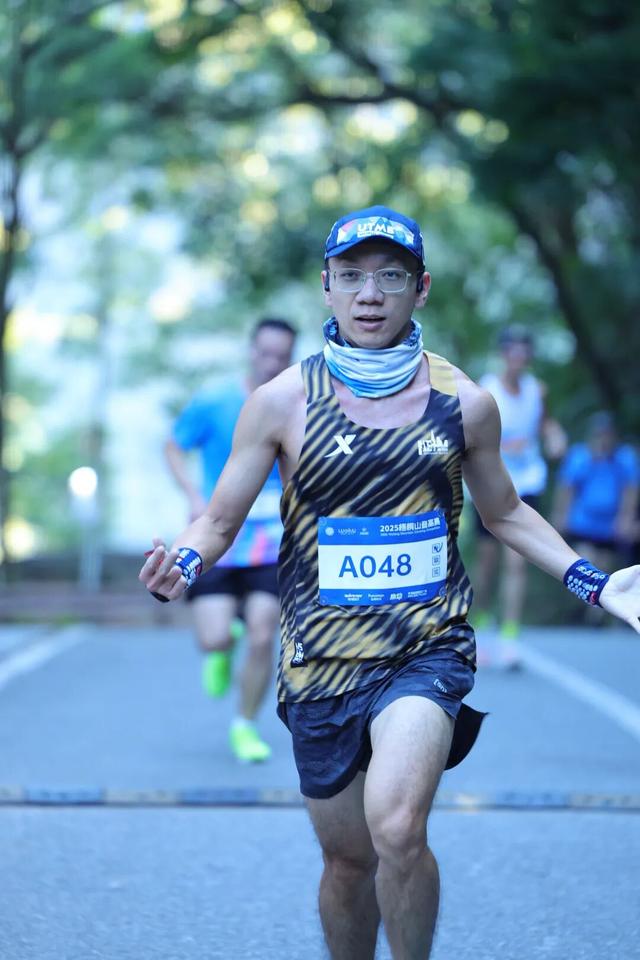 三大世界冠军助阵！直击2025梧桐山登高赛！