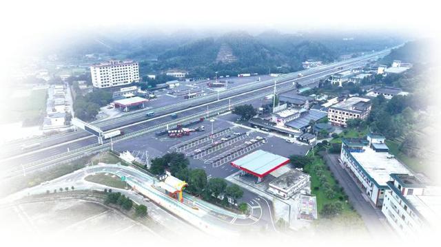 这个高速公路服务区 凭啥让外国游客甘心掏腰包？