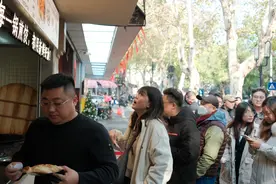 一天卖20000只！好几年没涨价！杭州人凌晨5点就排队，有人追着老板娘从小吃到大......图片