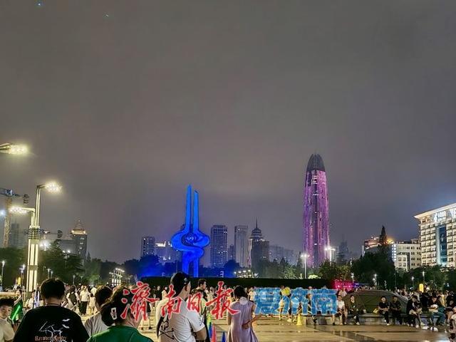 一年四季 泉在济南丨泉城广场音乐喷泉引客流高峰，夜经济再添文旅活力