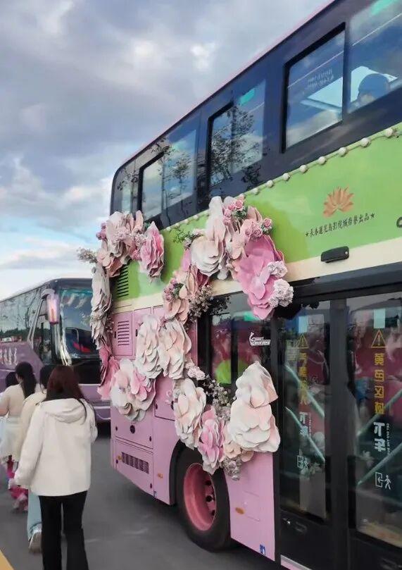 登车！搭乘「春城漫游巴士」，让航空展之旅从路上就开始精彩！