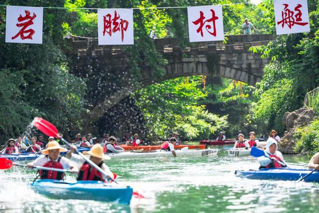 一泓碧水引客来，岩脚古镇“凉”资源撬动“热”经济