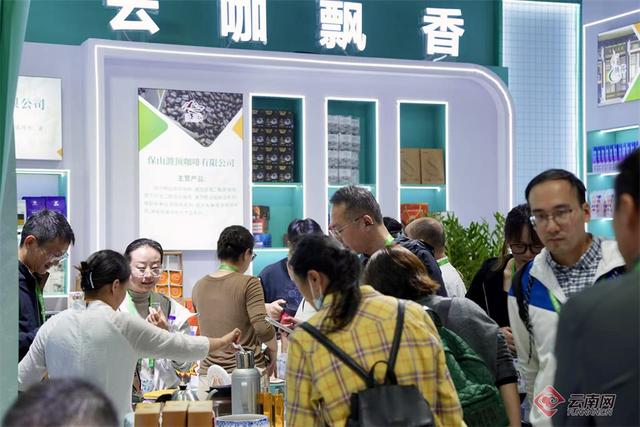 【高清组图】周末人气爆棚！“云品”进博会圈粉八方来客