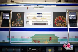 北京中轴线地铁2号线专列上线运营图片