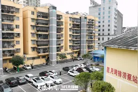 铜仁：老旧小区安装电梯，“民心工程”惠民生图片