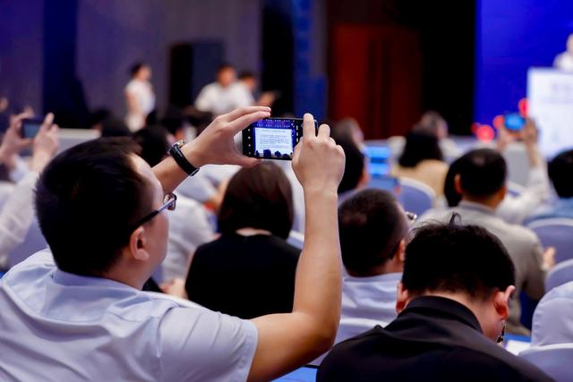 【2025数博会】数据赋能热潮涌动！2025数博会“公共数据开发利用”交流活动现场火爆