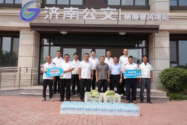 为高温坚守者送清凉，济南方特这么做