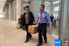 42年坚守！海南铁路“暖心大叔”站好最后一班春运岗图片