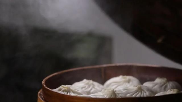 如果你要写六合的秋天，就不能只写……