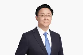 对话·民营企业家丨怎样应对AI“抢饭碗”？全国人大代表刘庆峰建议设立AI失业保险图片