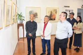 陈孝能人物画作品展开幕图片