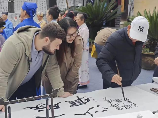 启幕！坐标“沙滩”～将持续到11月