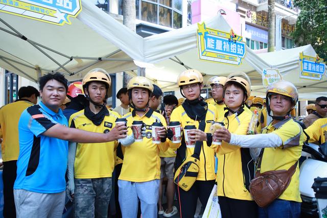 西丽街道“三伏送清凉”暖骑手聚合力