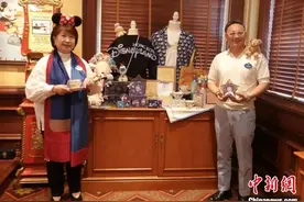 香港迪士尼商品部负责人：中国内地游客钟爱玲娜贝儿图片