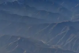 C视觉丨万米高空俯瞰流动“水墨山水画卷”惹人醉图片