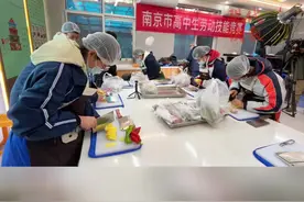 排骨、土豆、青椒……南京高中生劳动技能大赛上展厨艺图片