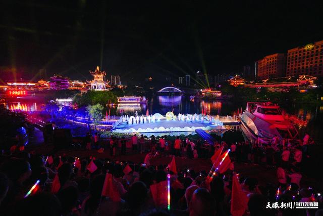 组图 | 国庆夜，铜仁诗歌会万人空巷！