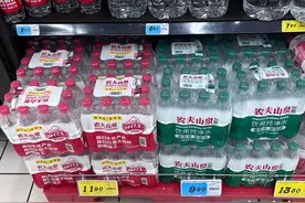 财经猎豹｜一箱12瓶只卖9块9，农夫山泉打响饮用水市场价格战？图片