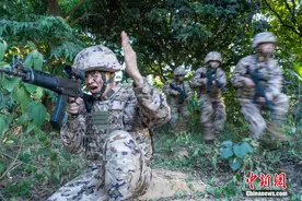 直击广西南宁武警官兵反恐演练现场图片