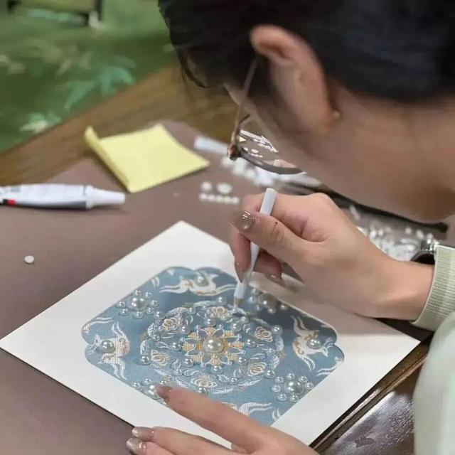 返程路上翻“朋友圈”，西城的快乐跳出屏幕