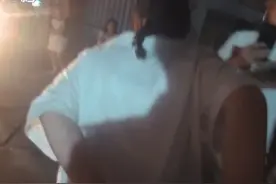 30秒｜女子打架不听劝导 竟对民警大打出手图片