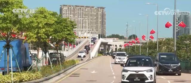 国旗扬、花锦簇，节日氛围感拉满！各地盛装迎国庆 满城尽是“中国红”