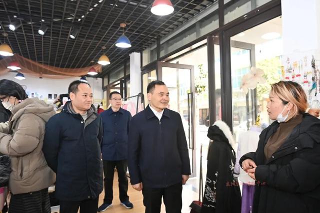 黄胜可在调研横店高质量建设全国旅游目的地工作时强调：整合文旅资源 丰富产品供给 不断提升横店旅游辨识度和吸引力