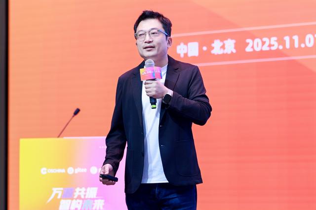 零一万物联合开源中国推出OAK平台，目标打造Agent世界的“生态适配器”