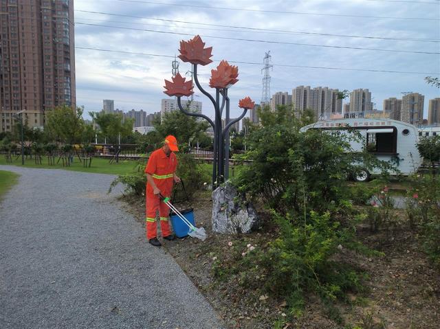 东西湖区梧桐雨公园400公顷美景的保洁密码