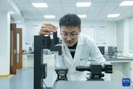 高质量发展调研行｜安徽蚌埠：国家重点实验室里“点砂成金”图片