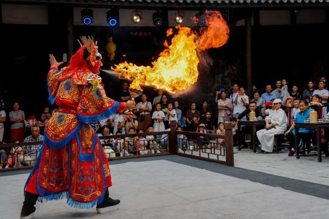 看大熊猫+逛城厢村糖会，这条「萌甜双buff路线」，快收藏！