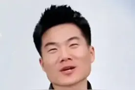 董宇辉直播讨论内蒙古烧卖时翻白眼、斜视、瘪嘴？网友：傲慢无礼！图片