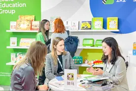 斑马亮相2024伦敦书展 备受全世界观众喜爱图片