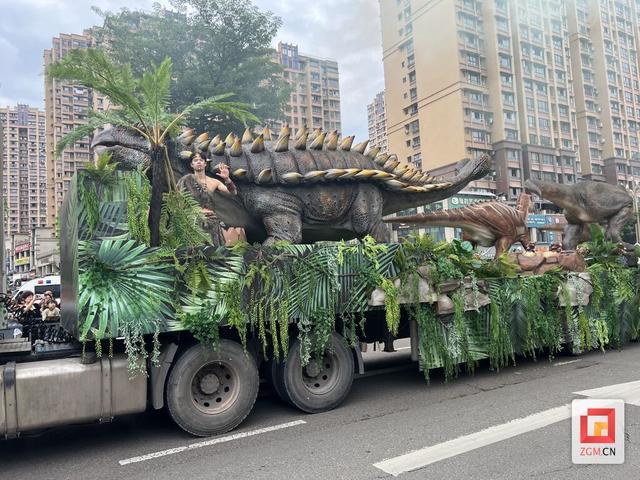 穿越史前邂逅千年风华：自贡国际恐龙文化旅游节富顺巡游燃情启幕