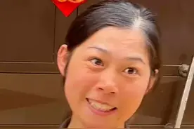 现实版“小小的我”！外卖女骑手火遍全网：即便摇摇晃晃，我也想晃出属于我自己的精彩人生图片