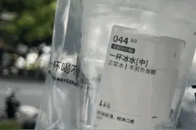 1元1杯的冰水很多人在买，这样喝更健康图片