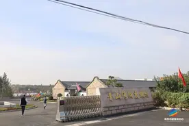 废弃矿坑之蝶变令人赞叹图片