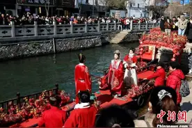 （新春走基层）各美其美 京杭大运河沿线古镇新春“人从众”图片